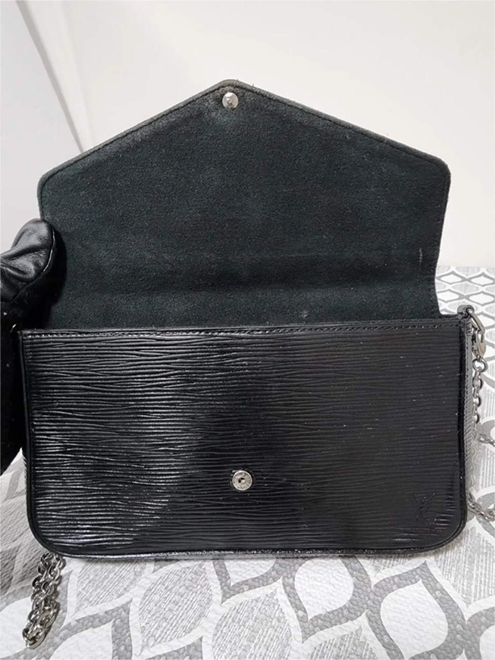 Authentic LOUIS VUITTON Epi Felicie Crossbody Bag Black